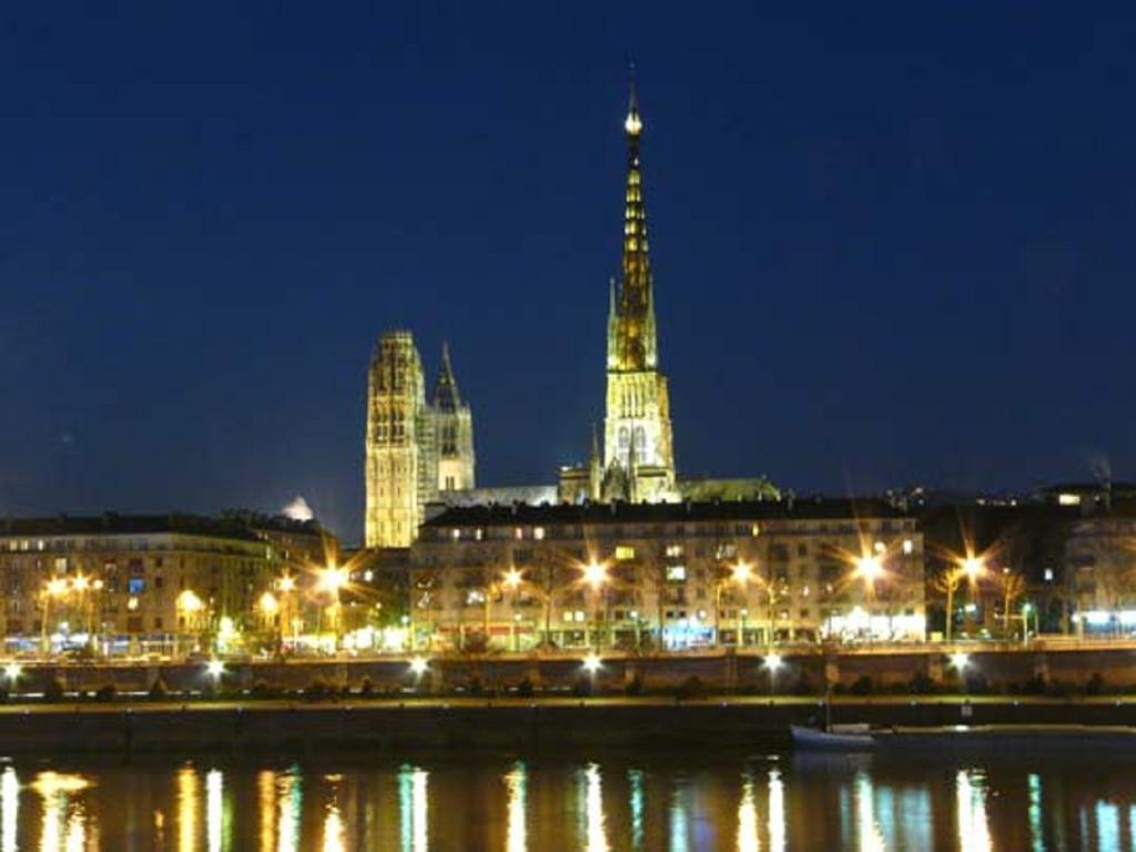 Ibis Styles Rouen Centre Cathedrale Hotel Exterior photo